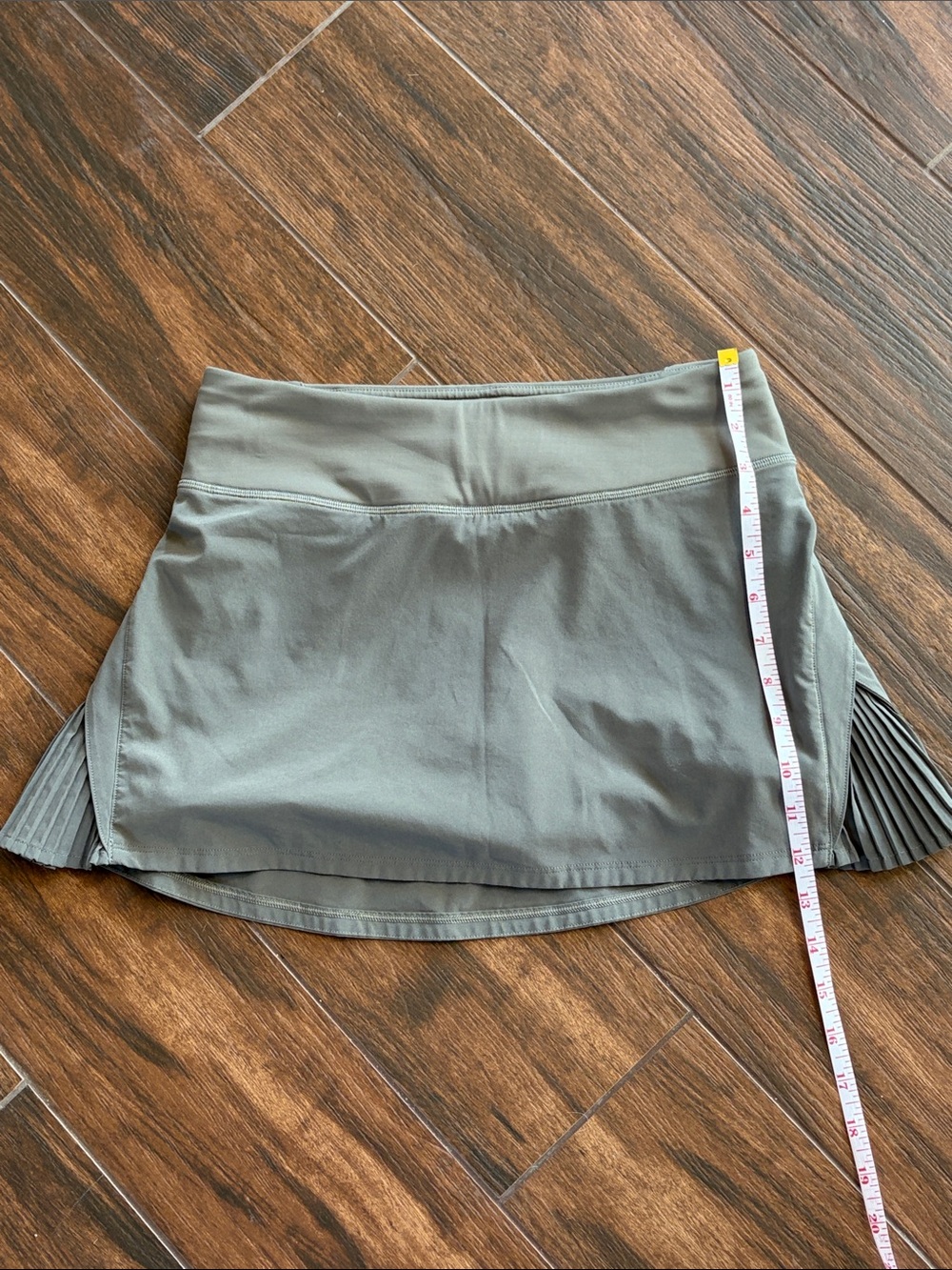 Lululemon Pleated Side Active Skort in Olive Green size 4